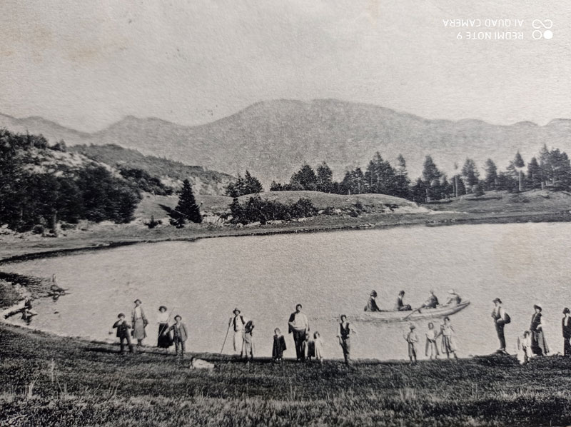 bagnanti presso il lago santo primi 900